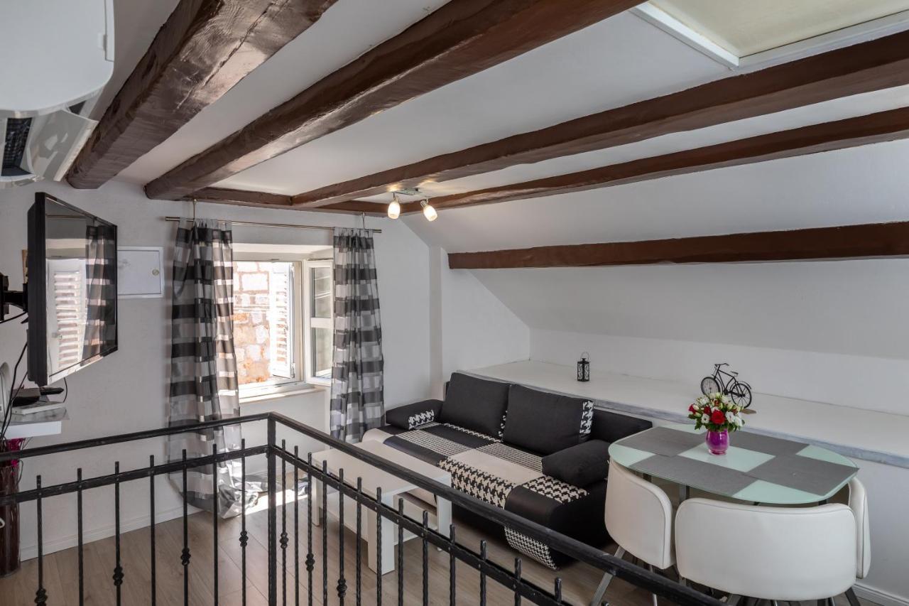 Apartment Old Town Charming Nest